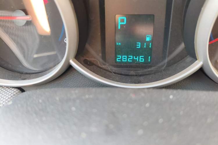 Used Chevrolet Cruze 2012 1.8L SE AT Odometer Close Up