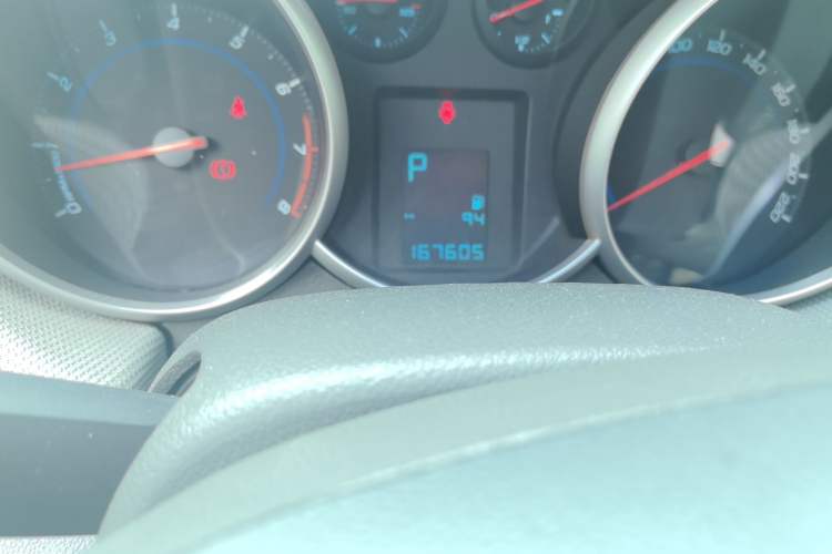 Used Chevrolet Cruze 2012 1.8L SE AT Odometer Close Up