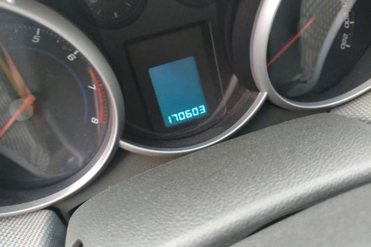 Used Chevrolet Cruze 2012 1.8L SE AT Odometer Close Up
