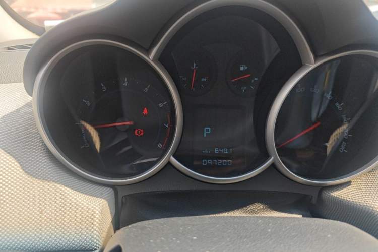 Used Chevrolet Cruze 2012 1.8L SE AT Odometer Close Up