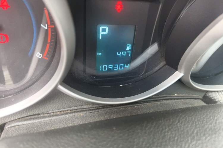 Used Chevrolet Cruze 2012 1.8L SE AT Odometer Close Up