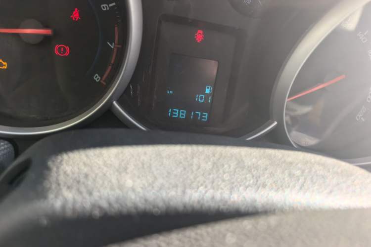 Used Chevrolet Cruze 2012 1.6L SL MT Odometer Close Up