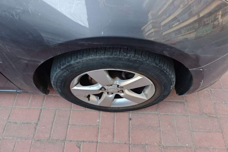 Used Chevrolet Cruze 2012 1.6L SE MT Right Front Wheel Hub