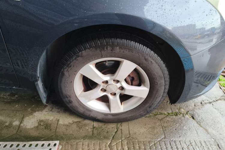 Used Chevrolet Cruze 2012 1.6L SL MT Right Front Wheel Hub