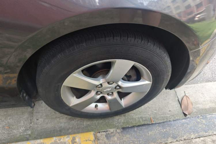 Used Chevrolet Cruze 2012 1.6L SE MT Right Front Wheel Hub