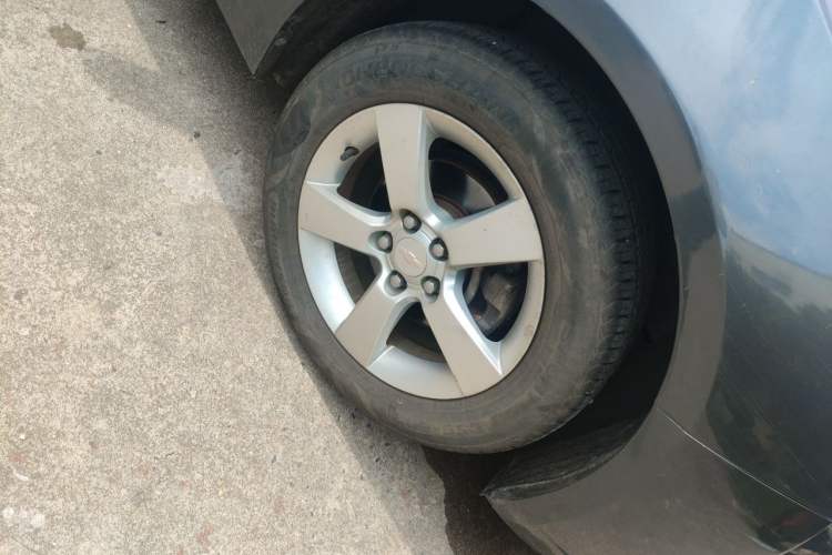 Used Chevrolet Cruze 2012 1.6L SL MT Right Front Wheel Hub