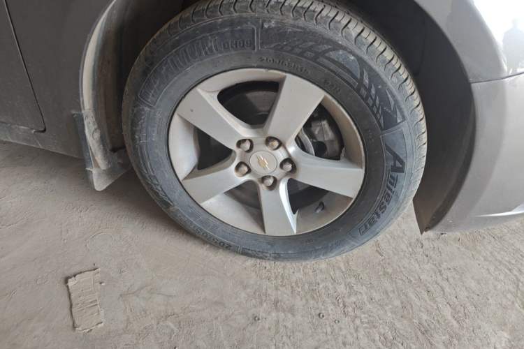Used Chevrolet Cruze 2012 1.6L SL MT Right Front Wheel Hub