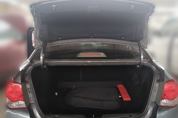 Used Chevrolet Cruze 2012 1.6L SE MT Trunk