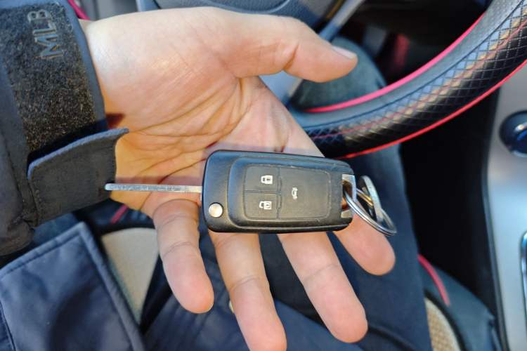 Used Chevrolet Cruze 2012 1.6L SE MT Vehicle Key