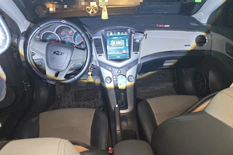 Used Chevrolet Cruze 2012 1.6L SE Automatic Center Console