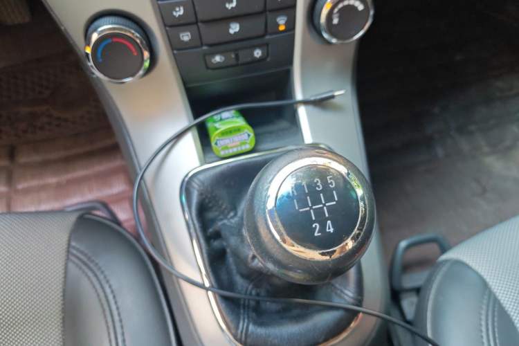 Used Chevrolet Cruze 2012 1.6L SE MT Gear Lever