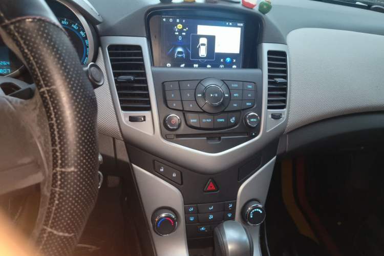 Used Chevrolet Cruze 2012 1.8L SE AT Audio And AC Panel