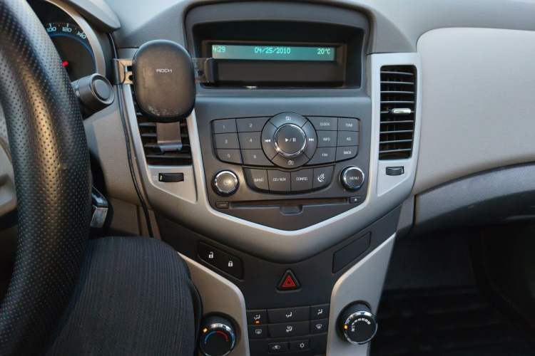 Used Chevrolet Cruze 2012 1.6L SL Grand Edition Manual Transmission Audio And AC Panel