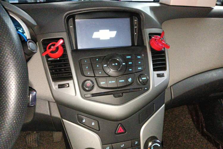 Used Chevrolet Cruze 2012 1.6L SL MT Audio And AC Panel