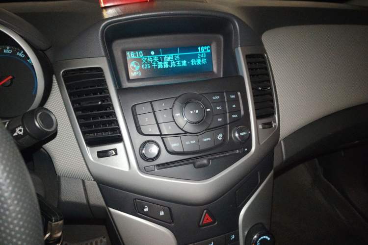 Used Chevrolet Cruze 2012 1.8L SE AT Audio And AC Panel