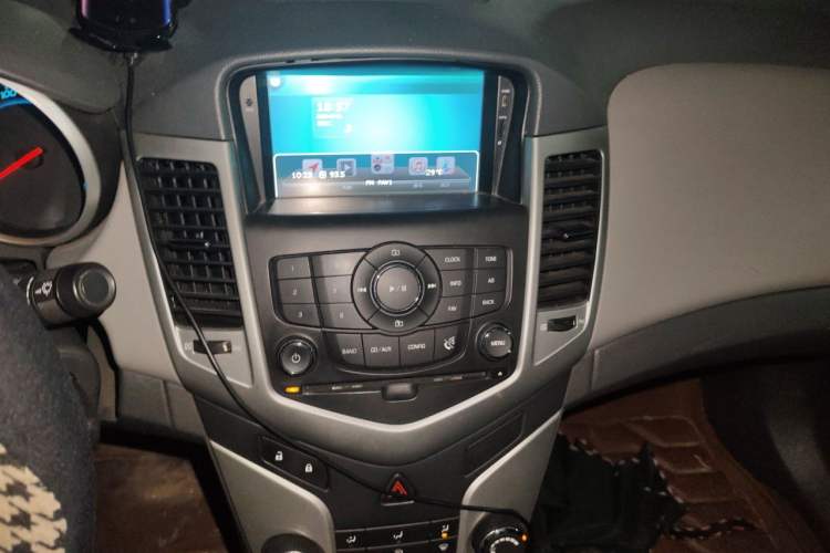 Used Chevrolet Cruze 2012 1.6L SL MT Audio And AC Panel
