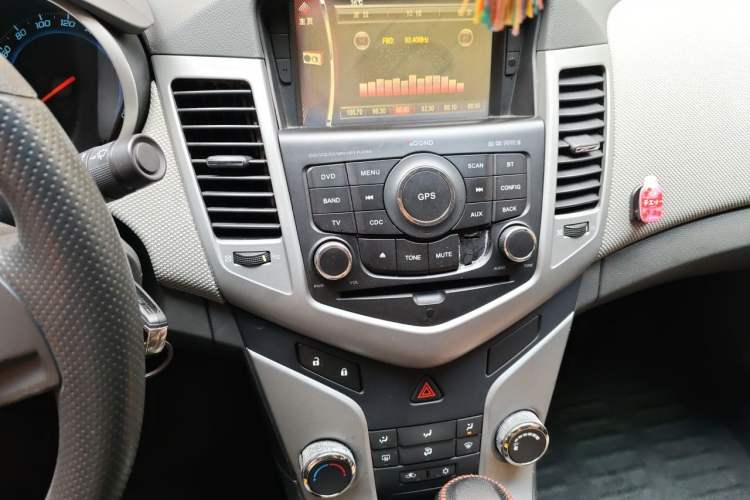 Used Chevrolet Cruze 2012 1.8L SE AT Audio And AC Panel