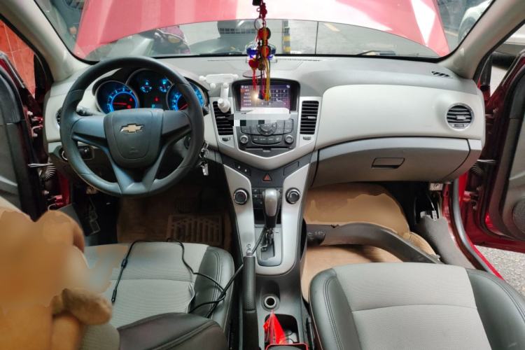 Used Chevrolet Cruze 2012 1.6L SL Grand Edition Automatic Center Console