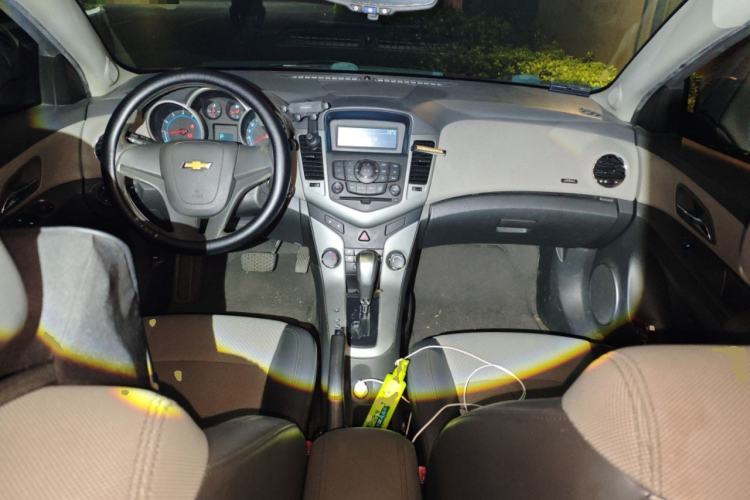 Used Chevrolet Cruze 2012 1.6L SL Grand Edition Automatic Center Console