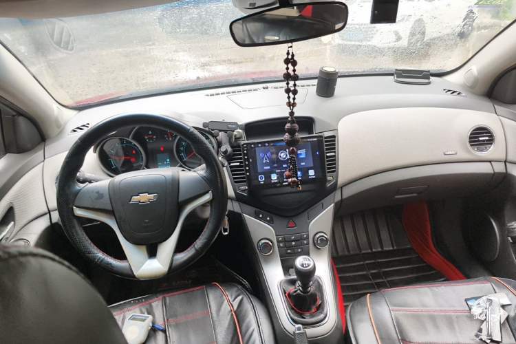 Used Chevrolet Cruze 2012 1.6L SE MT Center Console