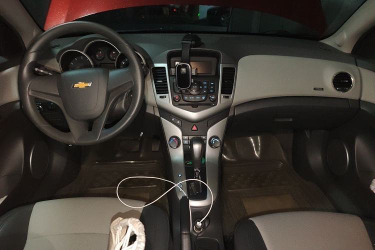 Used Chevrolet Cruze 2012 1.6L SE Automatic Center Console