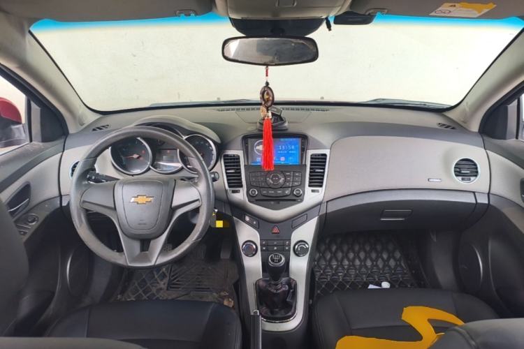 Used Chevrolet Cruze 2012 1.6L SL Grand Edition Manual Transmission Center Console