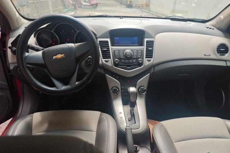 Used Chevrolet Cruze 2012 1.6L SE Automatic Center Console