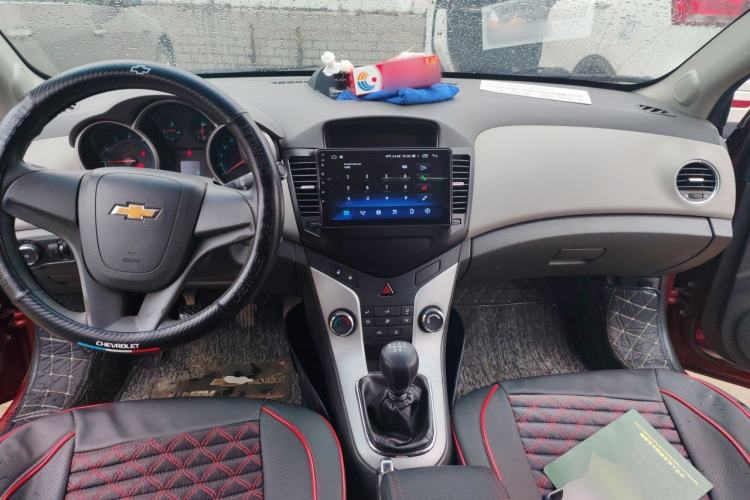Used Chevrolet Cruze 2012 1.6L SL Grand Edition Manual Transmission Center Console