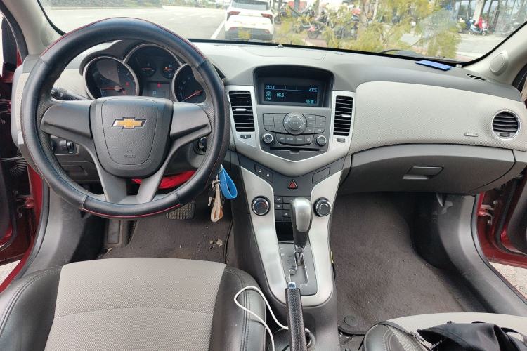 Used Chevrolet Cruze 2012 1.6L SE Automatic Center Console