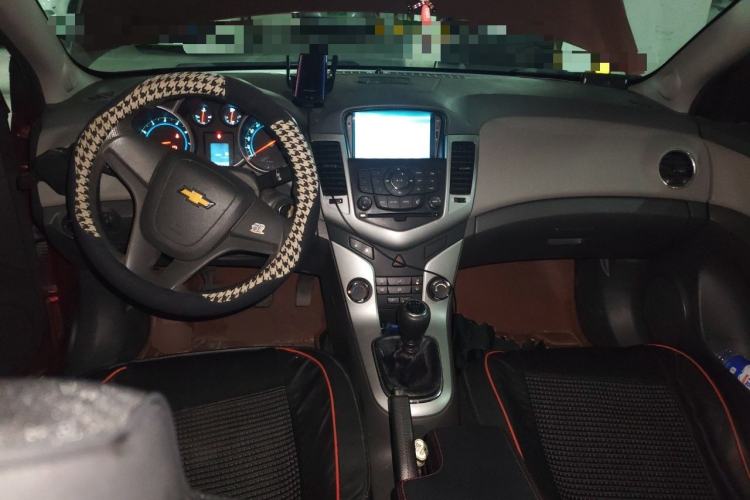 Used Chevrolet Cruze 2012 1.6L SL MT Center Console