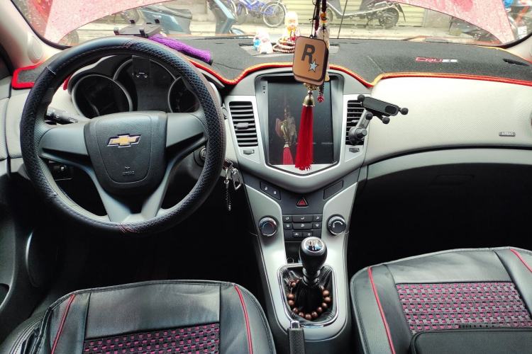 Used Chevrolet Cruze 2012 1.6L SL Grand Edition Manual Transmission Center Console