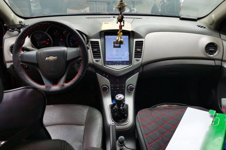 Used Chevrolet Cruze 2012 1.6L SL Grand Edition Manual Transmission Center Console