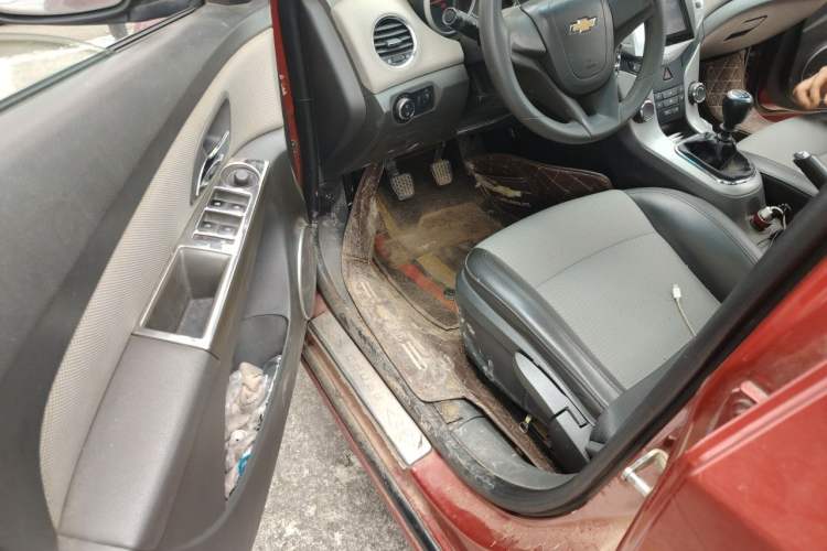 Used Chevrolet Cruze 2012 1.6L SE MT Driver Seat
