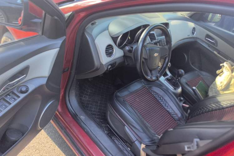 Used Chevrolet Cruze 2012 1.6L SE MT Driver Seat