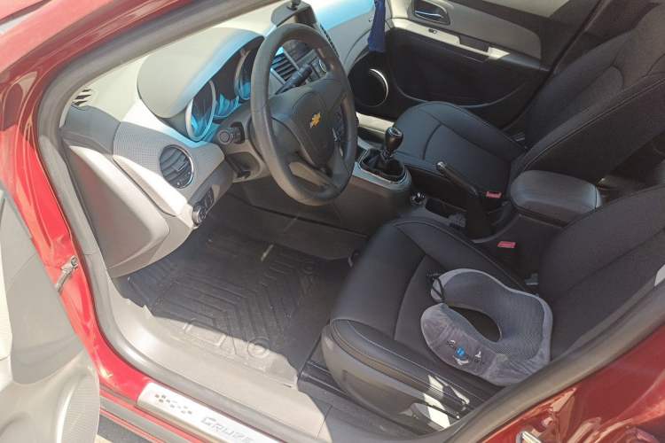 Used Chevrolet Cruze 2012 1.6L SE MT Driver Seat
