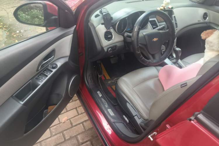 Used Chevrolet Cruze 2012 1.8L SE AT Driver Seat