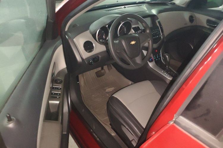 Used Chevrolet Cruze 2012 1.8L SE AT Driver Seat
