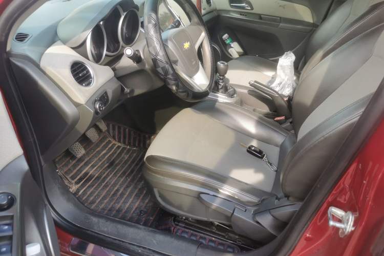 Used Chevrolet Cruze 2012 1.6L SE MT Driver Seat
