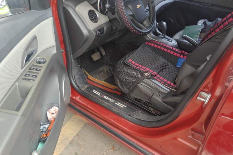 Used Chevrolet Cruze 2012 1.8L SE AT Driver Seat