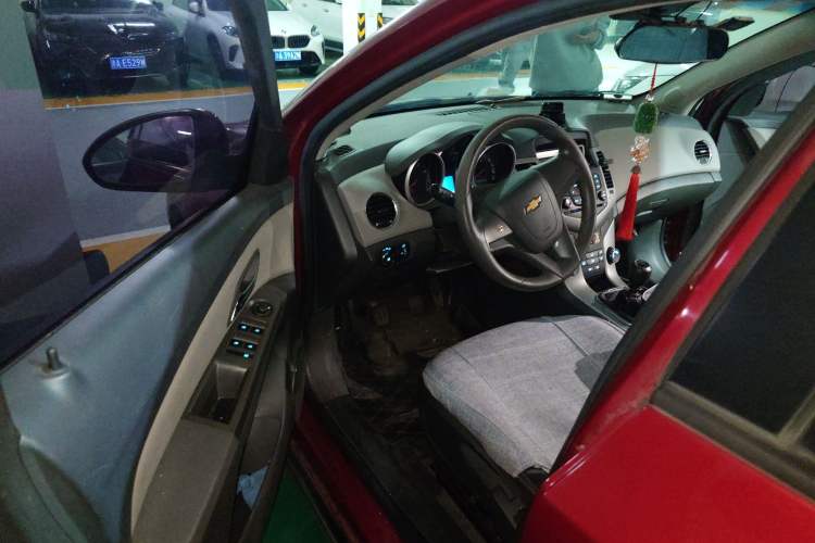 Used Chevrolet Cruze 2012 1.6L SL MT Driver Seat