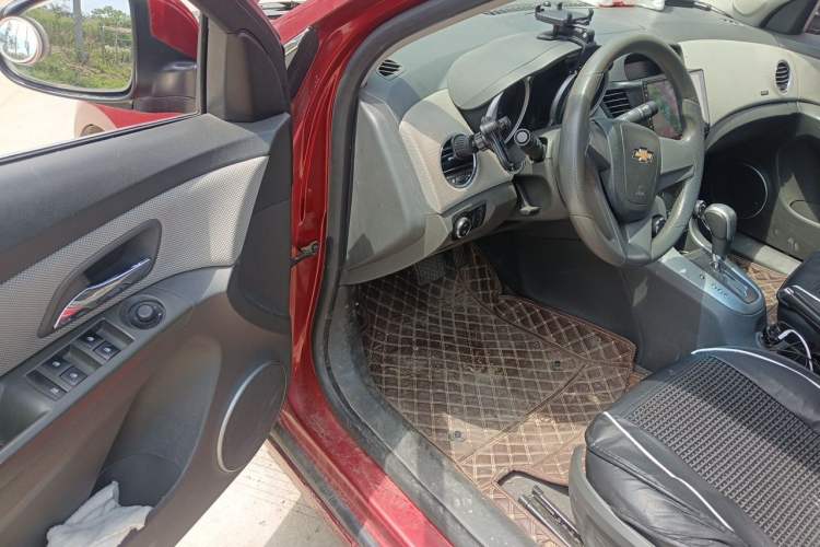Used Chevrolet Cruze 2012 1.8L SE AT Driver Seat