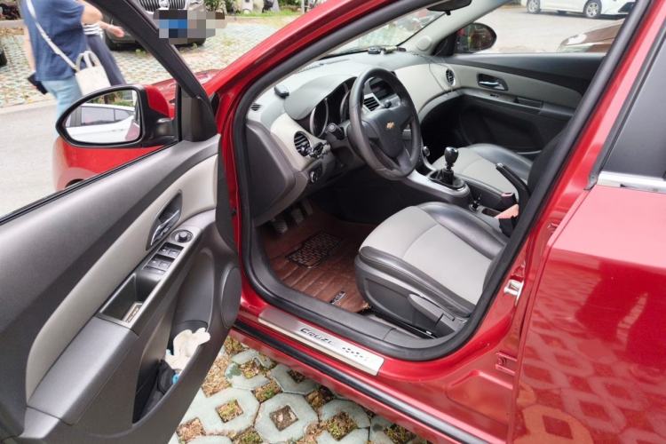 Used Chevrolet Cruze 2012 1.6L SL MT Driver Seat