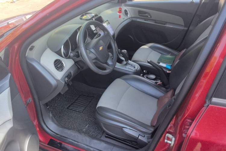 Used Chevrolet Cruze 2012 1.8L SE AT Driver Seat