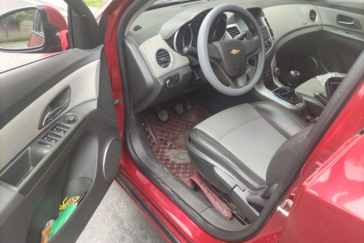 Used Chevrolet Cruze 2012 1.6L SE MT Driver Seat