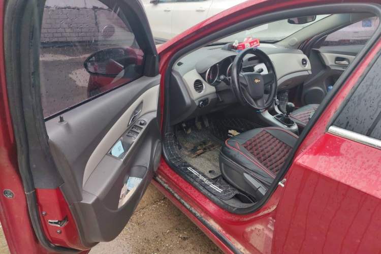 Used Chevrolet Cruze 2012 1.6L SL Grand Edition Manual Transmission Driver Seat