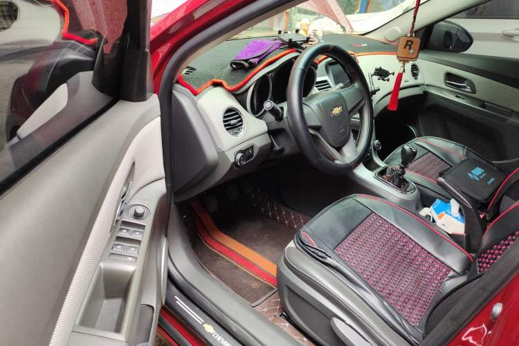 Used Chevrolet Cruze 2012 1.6L SL Grand Edition Manual Transmission Driver Seat