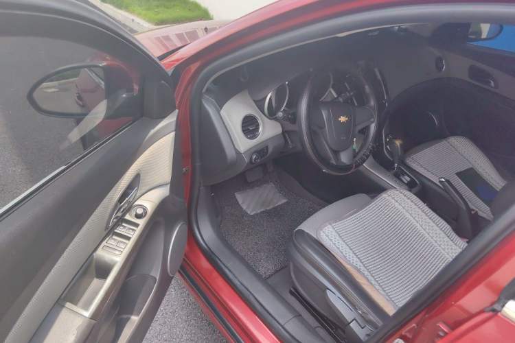 Used Chevrolet Cruze 2012 1.8L SE AT Driver Seat
