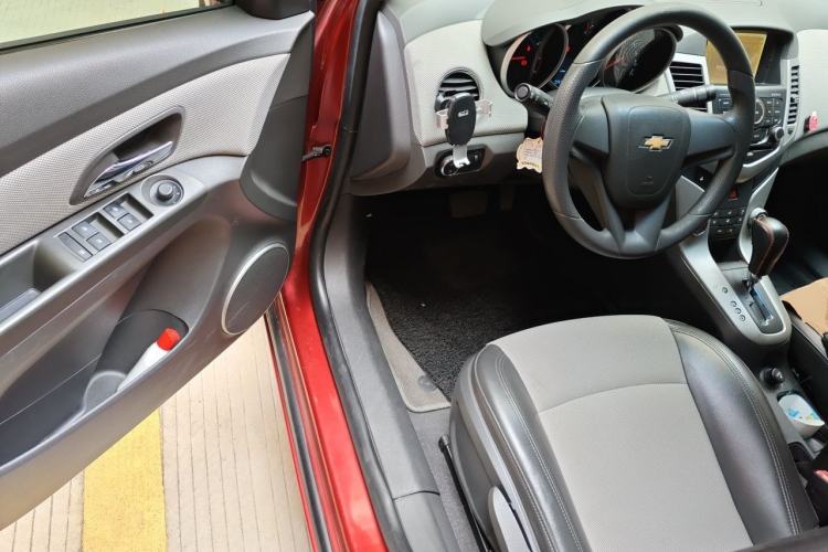 Used Chevrolet Cruze 2012 1.8L SE AT Driver Seat