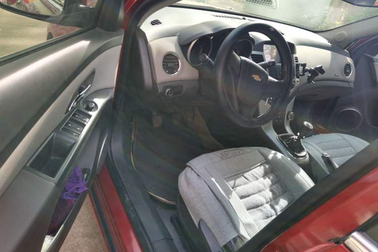 Used Chevrolet Cruze 2012 1.6L SE MT Driver Seat