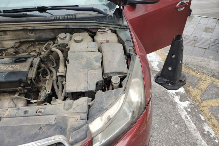 Used Chevrolet Cruze 2012 1.6L SE MT Engine Bay Left